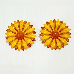 Vintage Daisy Metal Clip On Earrings